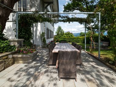 Schweizer Terrasse mit Sandstein Kandla Grey