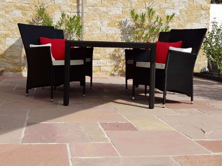 Sandstein-Platten Modak, Terrasse mit Sitzgruppe
