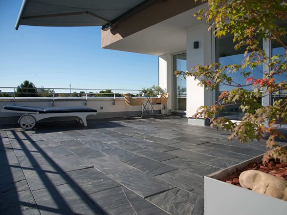 Dachterrasse mit Schieferplatten Black Rustic