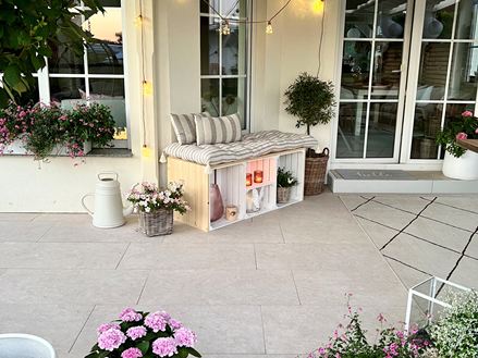 Travertinoptik Platte Siena Terrasse Bank Abendsonne