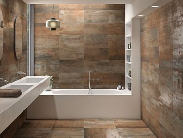 Badezimmer mit Betonoptikfliesen Iron Copper mit Metalleffekt