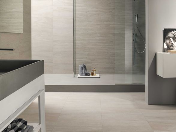 Badezimmer mit Feinsteinzeug-Fliesen Mountain Beige