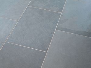 Schräge Nahaufnahme von Schieferfliesen Grey Slate