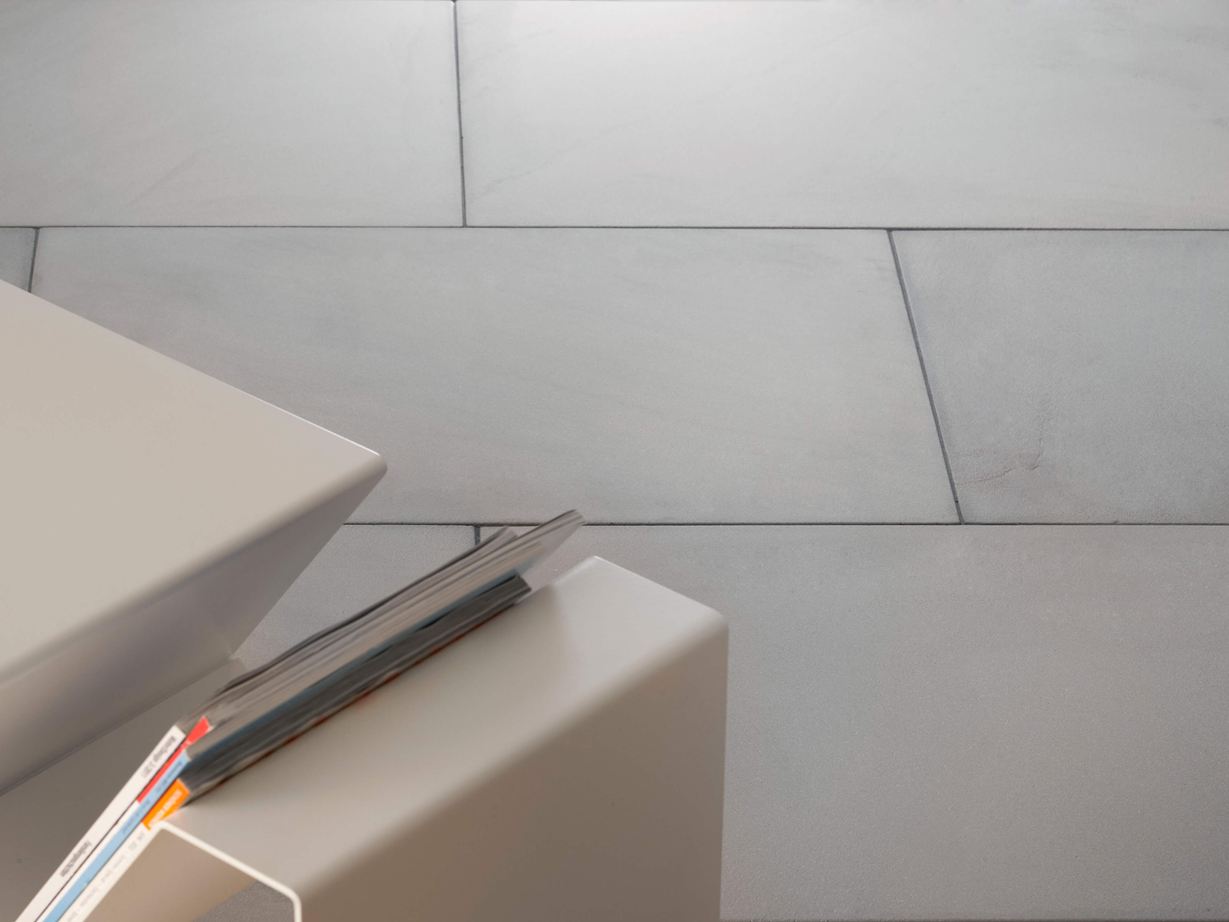 Sandstein-Fliesen Kandla Grey mit Dekoration