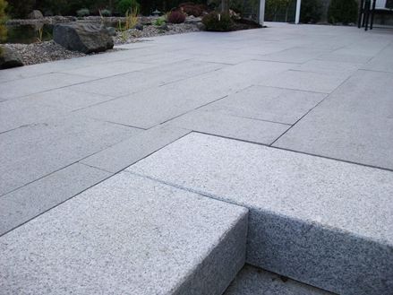 Moderne Granit Mundo Grau-Terrasse