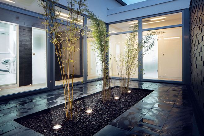 Innenhof mit Schiefer Black Rustic
