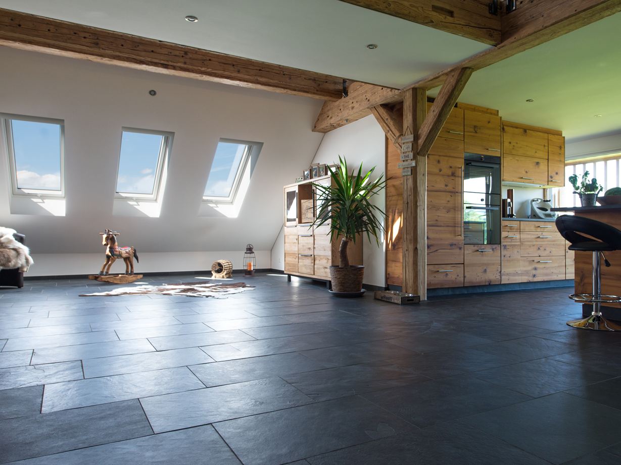 Alt liebt neu - und mit Holz und Schiefer entsteht der WOW-Effekt!