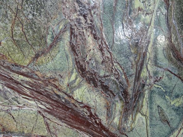 Marmor in bunten Farben von Rot bis Grün